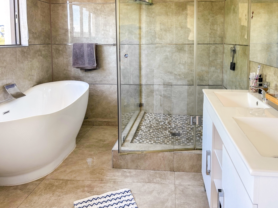 5 Bedroom Property for Sale in Knysna Heights Western Cape